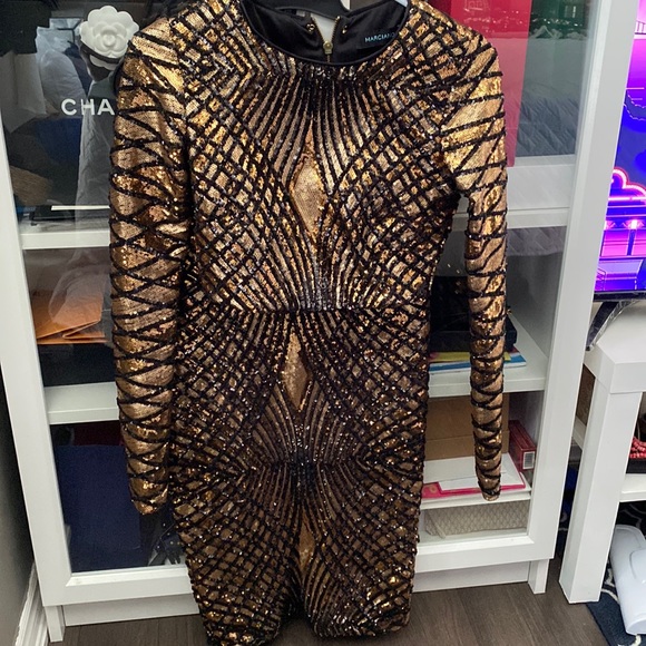 Marciano two-piece sequin set. Stunning set only worn once. Size XS - Picture 2 of 7